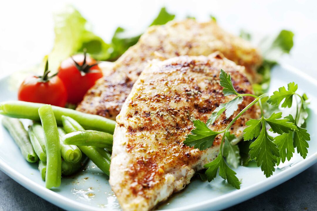 пилешко филе со зеленчук за кето диета